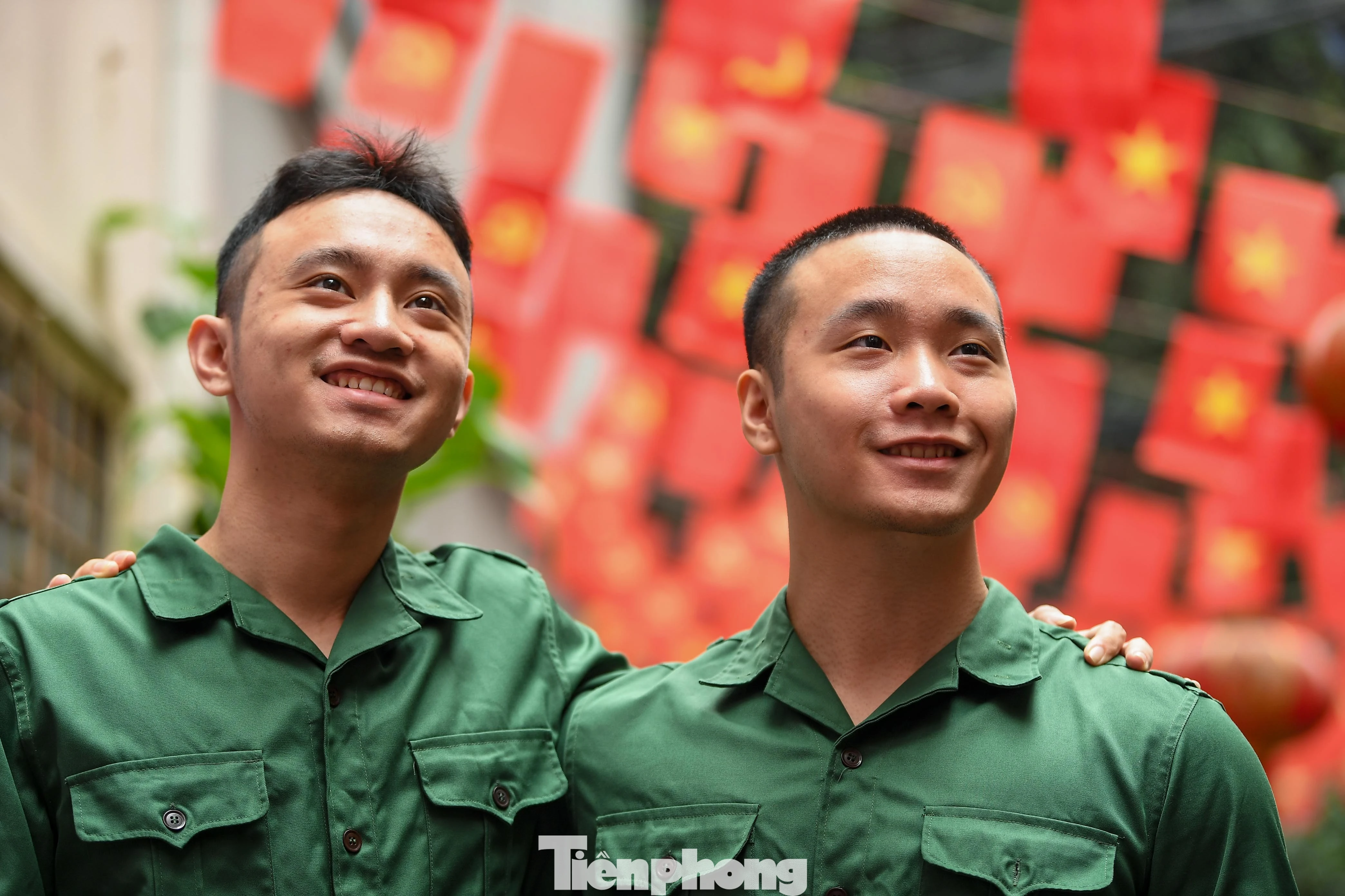 Hai Anh Em Hà Nội Cùng Khoác Áo Lính: Tạm Gác Ước Mơ, Hiến Tuổi Trẻ Cho Tổ Quốc