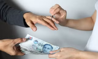 Singapore: Chồng ngoại tình, bị vợ phát hiện còn đòi vợ chu cấp 20 triệu/tháng