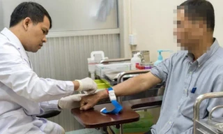 Nằm ngủ ở giường của người mẹ đã mất, người đàn ông Trung Quốc suýt thiệt mạng