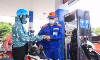 Vì sao cần tiết kiệm điện khi giá xăng dầu thay đổi do tình hình Trung Đông?