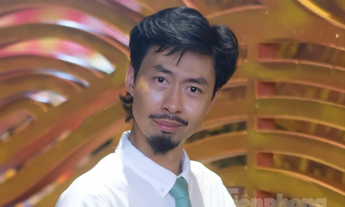 VIDEO: Phản ứng của Đen Vâu khi khán giả ở phố Quán Thánh đồng thanh hát 'Đi về nhà' 