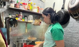 Người lao động chật vật giữa những ngày rau tăng giá