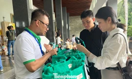 Ấn tượng những món quà tái chế từ... rác