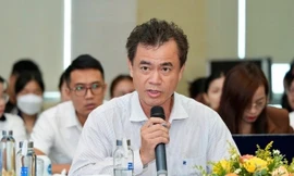 Bao giờ TPHCM 'khai tử' xe máy giao hàng chạy xăng?