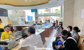 Khuyến cáo việc người dân xếp hàng mua vàng