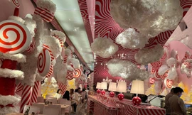 Lạc vào 'thế giới thần tiên' với mây hồng, cây thông kẹo khổng lồ