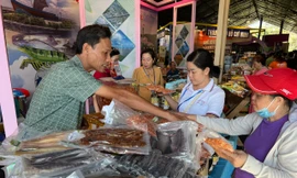 Đặc sản muôn phương hội tụ về phố biển ở TPHCM