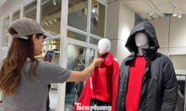 Áo khoác, khăn ấm đắt hàng ngày TPHCM chuyển lạnh