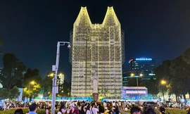 Những điểm hẹn Noel đẹp lung linh ở TPHCM, nườm nượp người 'check-in'