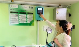 Nở rộ trạm sạc xe điện trong quán cà phê: Chuyên gia nói gì?