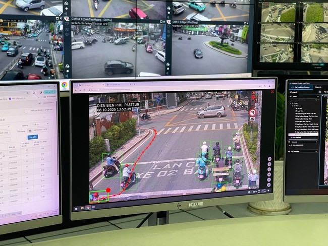 Một trường hợp vượt đèn đỏ bị camera AI ghi lại.