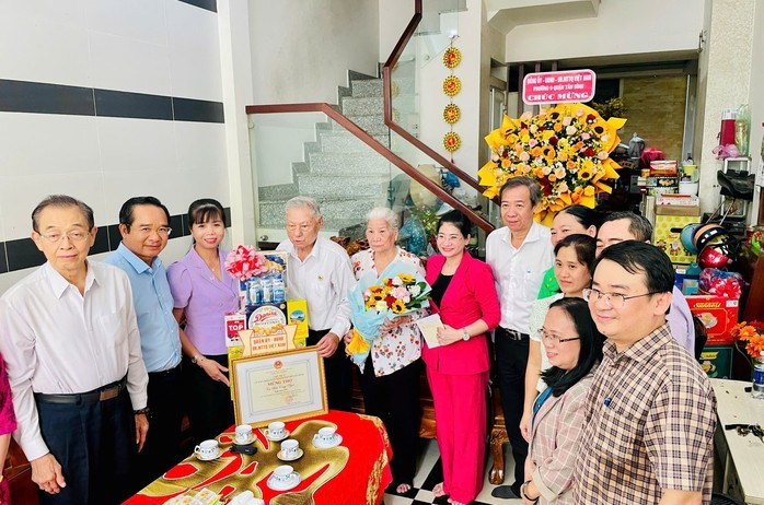 Chủ tịch UBND TPHCM Nguyễn Văn Được thăm, chúc thọ người cao tuổi