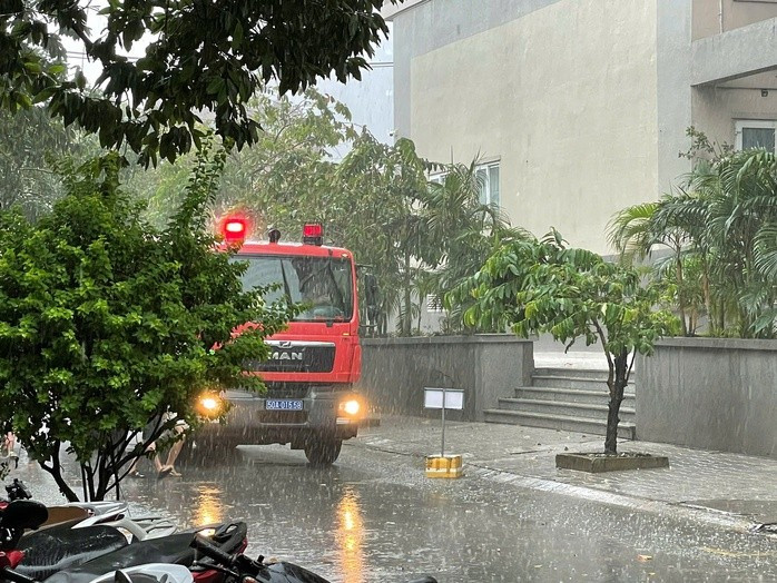 3 xe chữa cháy được điều động đến hiện trường.