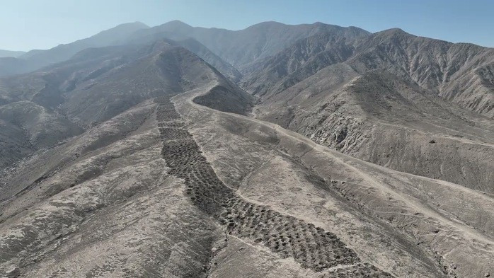 Dãy hố bí ẩn trên dãy Andes, địa phận Peru - Ảnh: ĐẠI HỌC SYDNEY