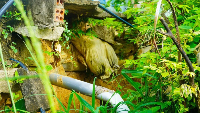 Một điểm sạt lở từ năm 2022, sau đó có dấu hiệu tiếp tục sạt lở