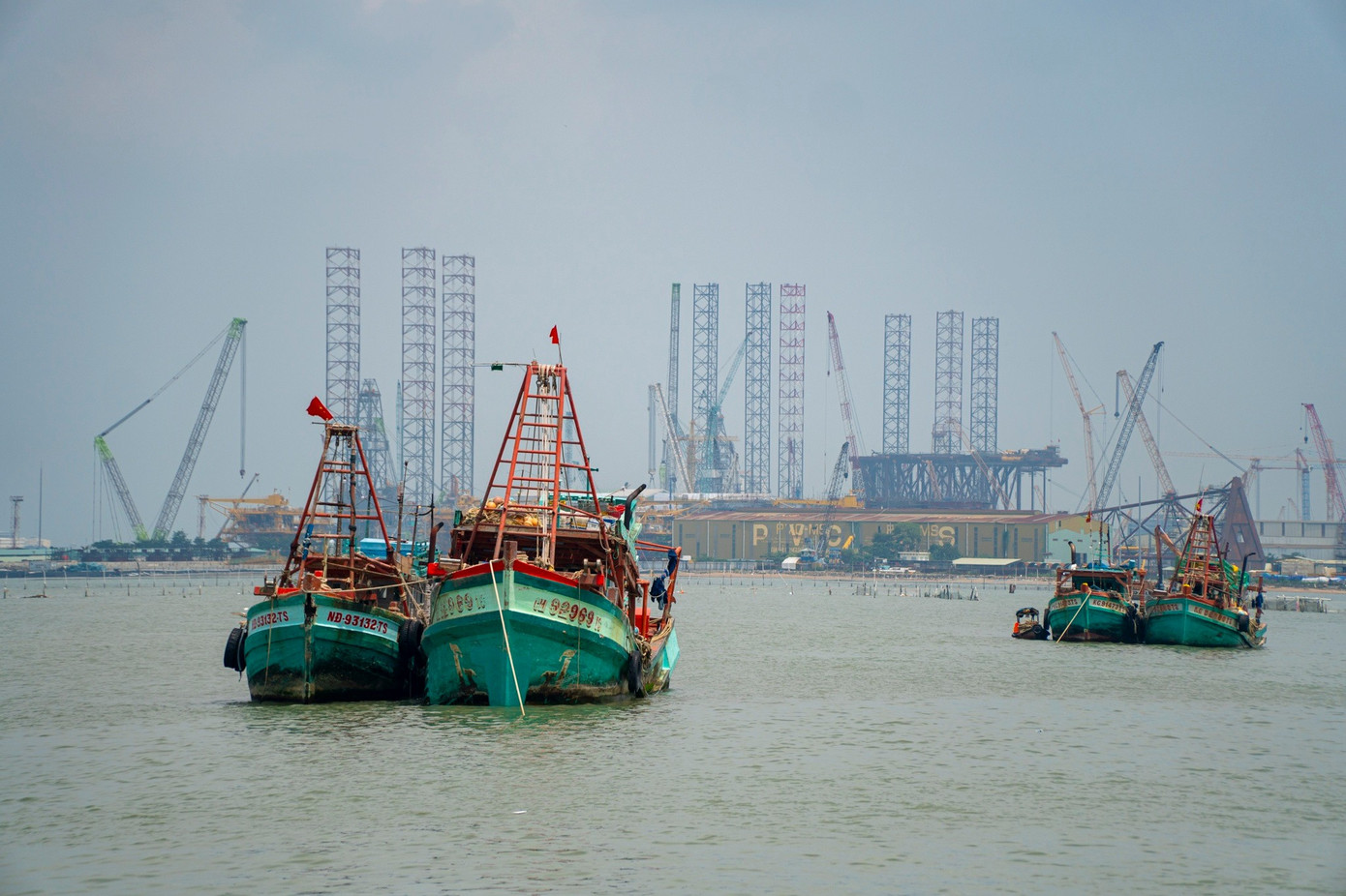 Cần Giờ và Bà Rịa - Vũng Tàu (cũ) là vùng có vị trí chiến lược về kinh tế biển, cảng, du lịch và giao thương. Tuy nhiên, hiện tại người dân muốn di chuyển giữa Vũng Tàu và Cần Giờ phải dùng phà di chuyển mất tới 35 phút.