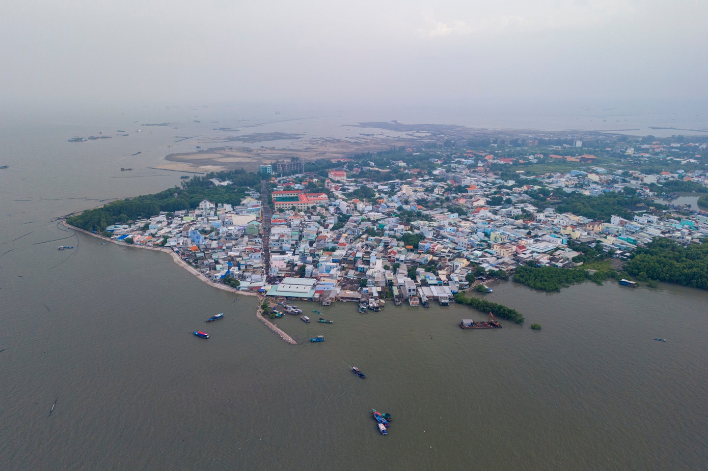 Về phía địa phương, năm 2019, UBND huyện Cần Giờ cũng có mong muốn trình UBND TP.HCM về dự án làm cầu vượt biển nối Vũng Tàu, cùng với cầu Cần Giờ kết nối với trung tâm TP.HCM, thay thế phà Bình Khánh.