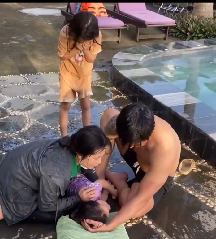 Giây phút anh Cao Thành Đạt sơ cứu thành công, giúp bé gái thoát khỏi cửa tử