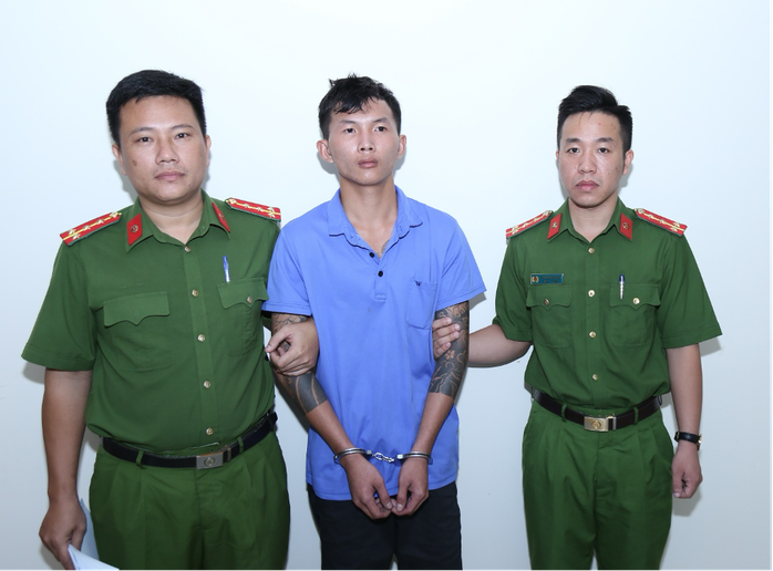 Công an bắt giữ đối tượng Hoàng Thành Công (20 tuổi, quê xã Ia Lâu, tỉnh Gia Lai) sát hại người đàn ông lái xe ôm để cướp tài sản