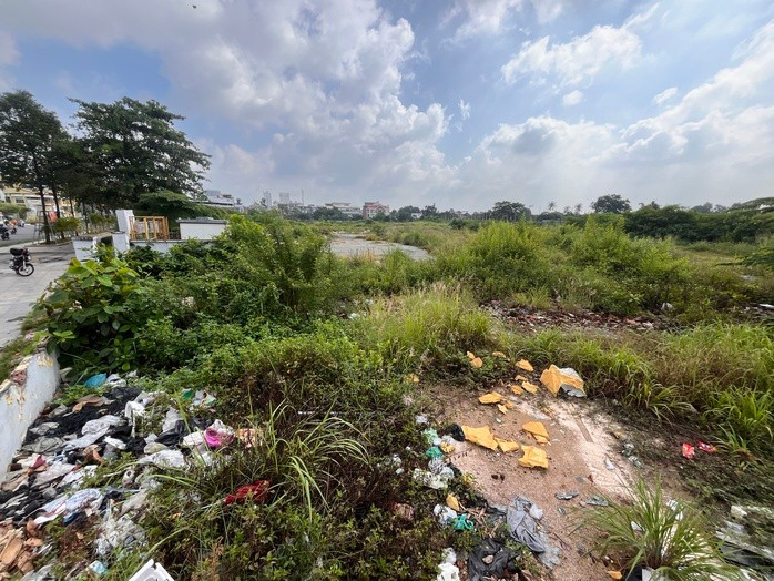 Đây là khu đất chỉ cách sông Đồng Nai khoảng 200 m. Khu đất được đánh giá là một trong những khu đất đắc địa nhất ở đô thị Biên Hòa cũ.