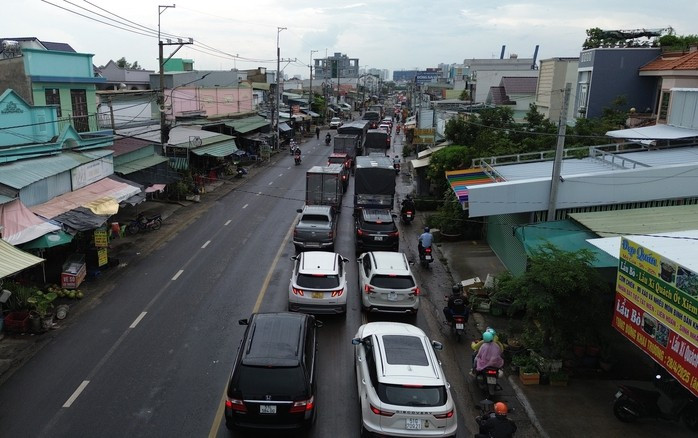 Tài xế Nguyễn Minh Vũ cho biết đã né đi cao tốc, song qua phà Cát Lái cũng bị kẹt.