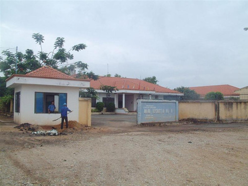 Cổng ra vào Nhà máy rác Tân Thành