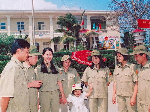 Thanh niên xung phong thành phố Hải Phòng trên đảo Bạch Long Vỹ Ảnh: Phạm Yên