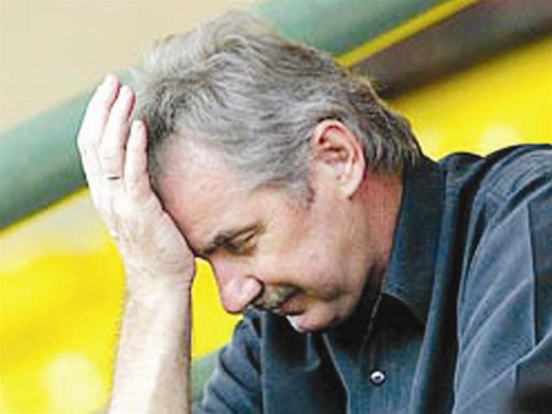 Tìm đủ cầu thủ cho cả hai đội tuyển là điều khó khăn của HLV A.Riedl. Ảnh: SGGP Tìm đủ cầu thủ cho cả hai đội tuyển là điều khó khăn của HLV A.Riedl. Ảnh: SGGP