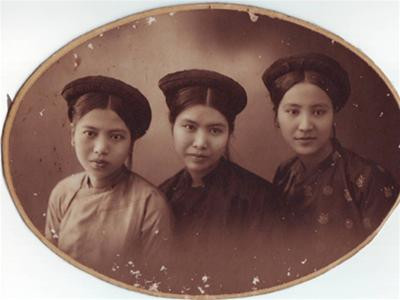 3 người con gái lớn của cụ Nguyễn Văn Vĩnh (từ phải qua trái): Nguyễn Thị Loan, Nguyễn Thị Nội, Nguyễn Thị Vân.