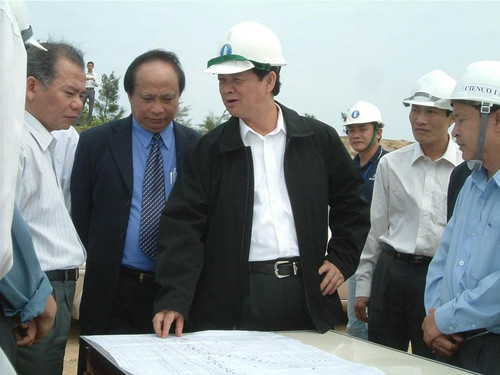 Phó Thủ tướng thường trực Nguyễn Tấn Dũng tại Dung Quất