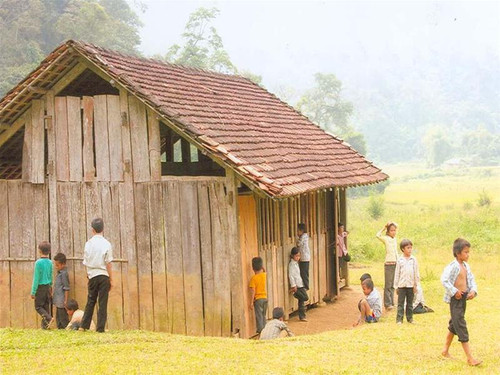 Các em học sinh ở điểm trường Lũng Cà