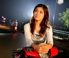 Bích Huyền - vai nữ văn sĩ Hân - trong phim "Vòng nguyệt quế".