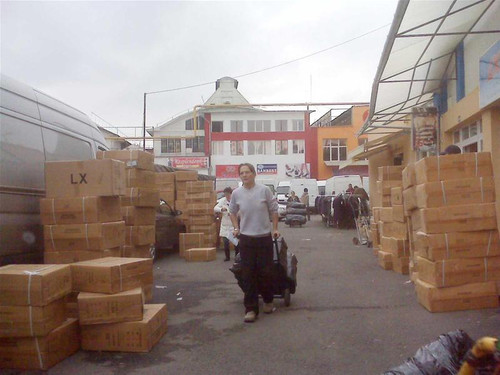 Một trung tâm bán buôn cạnh khu chợ Tứ hổ tại Budapest, Hungary. Ảnh : Việt Hùng