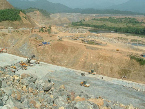 Công trường xây dựng Hồ Thủy điện -Thủy lợi Cửa Đạt Ảnh: L.V.Thành