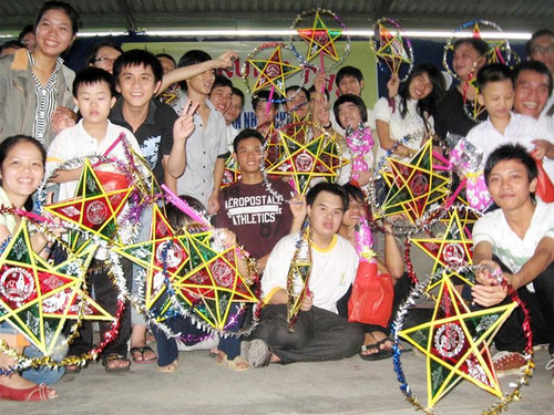 Trẻ em khuyết tật ở Đà Nẵng vui Tết Trung thu. Ảnh: Nguyễn Thành