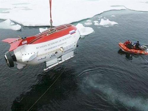 Tàu lặn sâu Mir - 1 của Nga (trái). Ảnh: Từ Internet