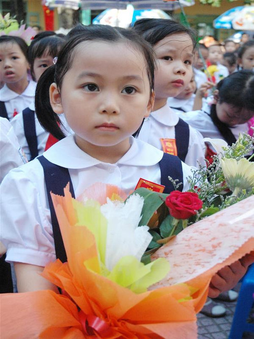 Dù còn nhỏ nhưng các em đã phải học quá nhiều Ảnh: Hồng Vĩnh