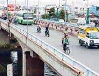 Công trình xây dựng cầu Nhị Thiên Đường 2 (TP HCM) thi công chậm vì giá trúng thầu thấp.