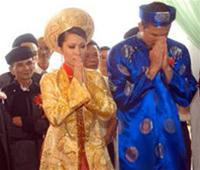 Cô dâu Leyna Nguyễn và chú rể Michael Muriano trong ngày cưới