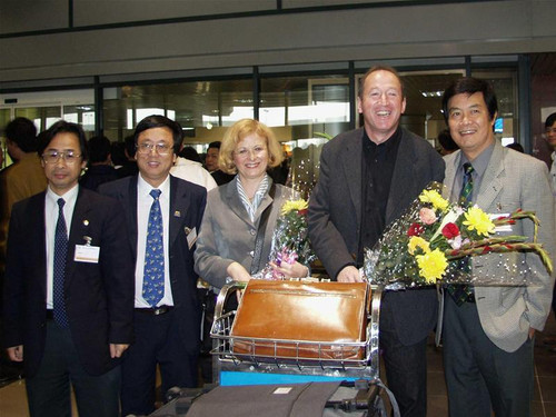 Lãnh đạo VFF và vợ chồng ông Letard ngày đầu đến Việt Nam, tháng 1/2002. Ảnh: Quang Thắng Lãnh đạo VFF và vợ chồng ông Letard ngày đầu đến Việt Nam, tháng 1/2002. Ảnh: Quang Thắng