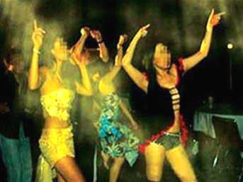 9X lên sàn - Ảnh: CAND