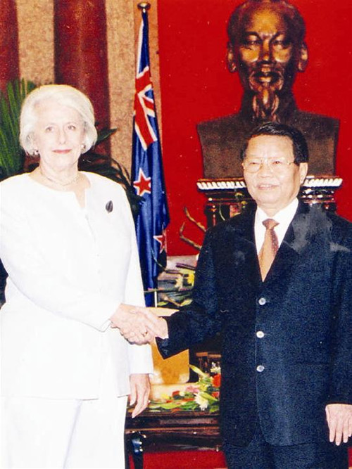 Chủ tịch nước Trần Đức Lương đón, tiếp bà Silvia Cartwright Chủ tịch nước Trần Đức Lương đón, tiếp bà Silvia Cartwright