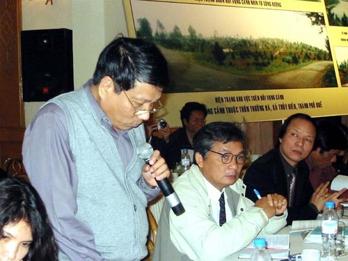 Ông Đặng Văn Bài đang phát biểu tại cuộc toạ đàm Ông Đặng Văn Bài đang phát biểu tại cuộc toạ đàm