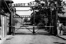 Cổng vào một khu trại phụ của trại Auschwitz Cổng vào một khu trại phụ của trại Auschwitz