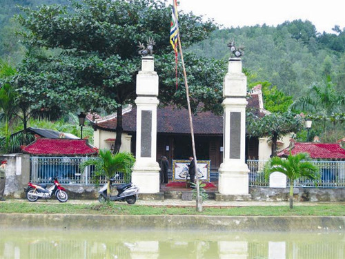 Đền thờ vua Mai tại thung lũng Hùng Sơn