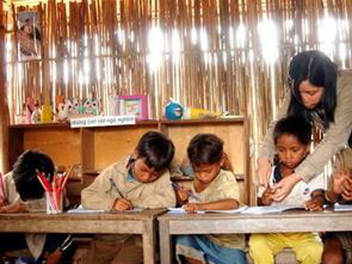 Giáo viên miền núi khó khăn sẽ được luân chuyển. Giáo viên miền núi khó khăn sẽ được luân chuyển.