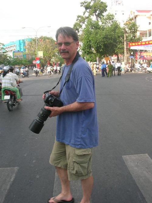 Nhà báo Charles Nhà báo Charles