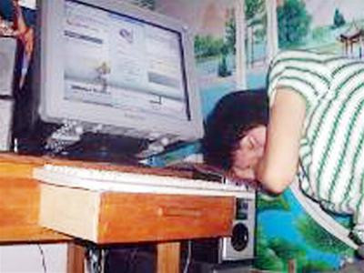 Phương pháp dùng điện chữa nghiện Internet của ông Dương Vĩnh Tín gây tranh cãi ở Trung Quốc. Ảnh minh họa Phương pháp dùng điện chữa nghiện Internet của ông Dương Vĩnh Tín gây tranh cãi ở Trung Quốc. Ảnh minh họa