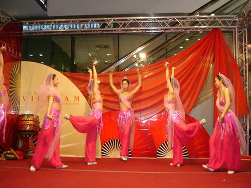 Đêm múa khai mạc Tuần văn hoá VN tại Đức