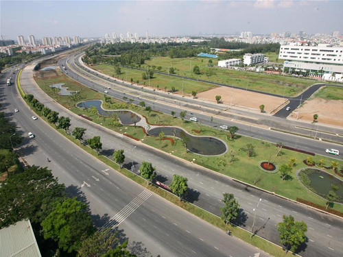 Đại lộ Nguyễn Văn Linh nhìn từ trên cao. Ảnh: Trường Điền Đại lộ Nguyễn Văn Linh nhìn từ trên cao. Ảnh: Trường Điền